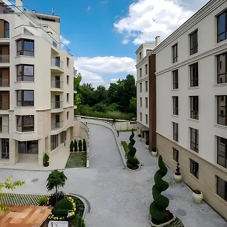 Cabacum Pleasure Beachfront - 50m To And Pool Aparthotel Varna